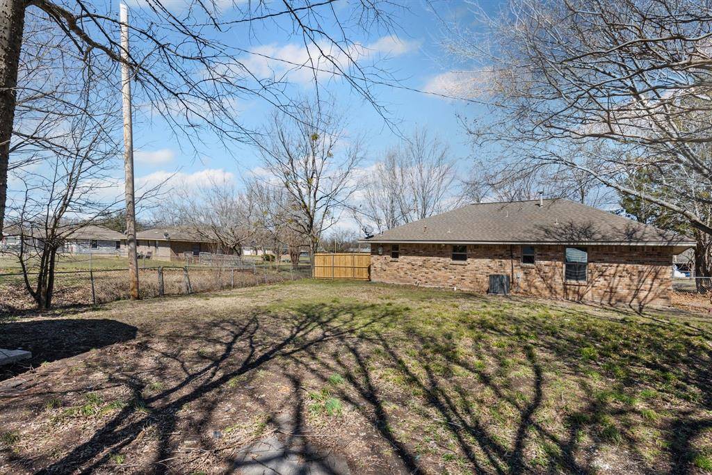 Leonard, TX 75452,403 E Hunt Street