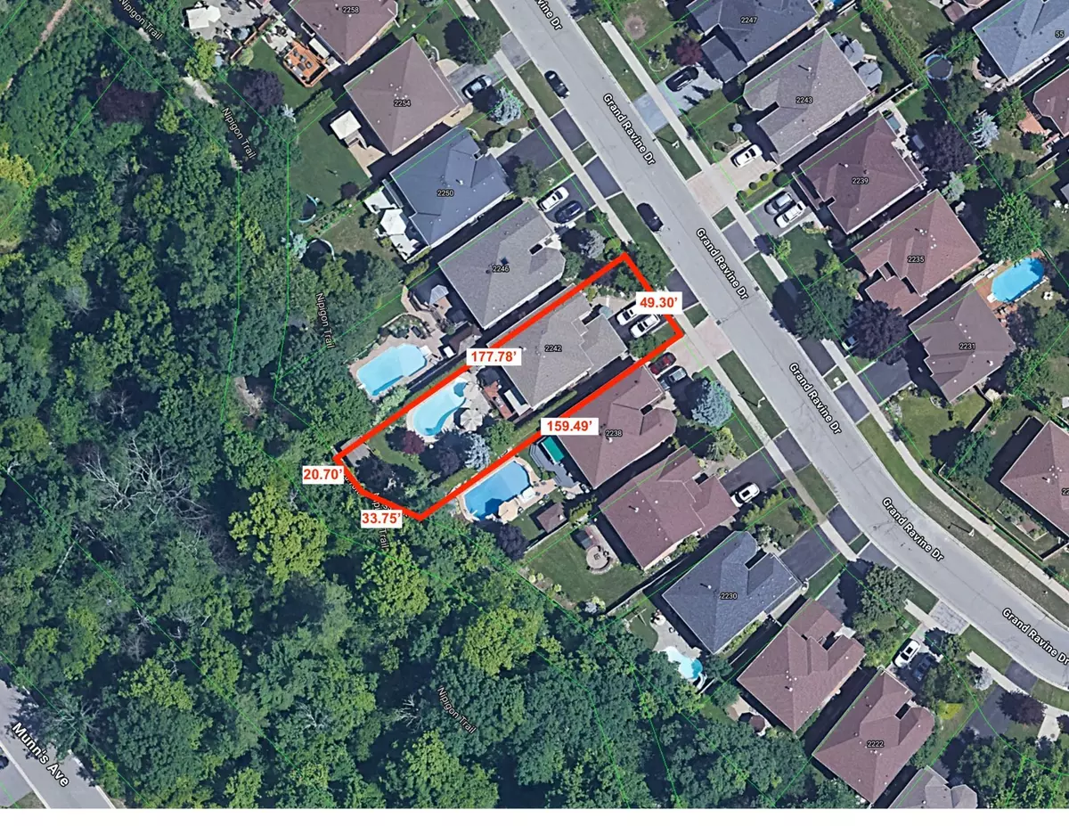 Oakville, ON L6H 6B1,2242 Grand Ravine DR