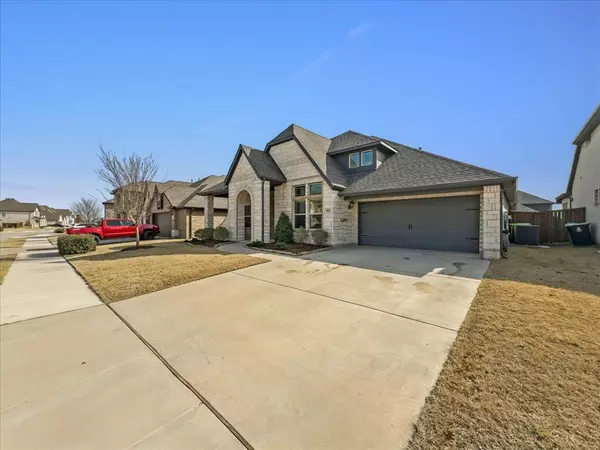 1016 Superbloom Avenue, Justin, TX 76247