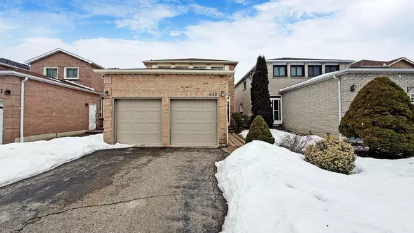 Pickering, ON L1V 5Y9,929 Rambleberry AVE