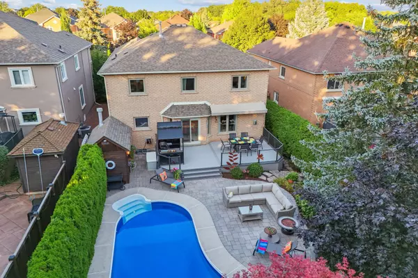 Oakville, ON L6H 6B1,2242 Grand Ravine DR