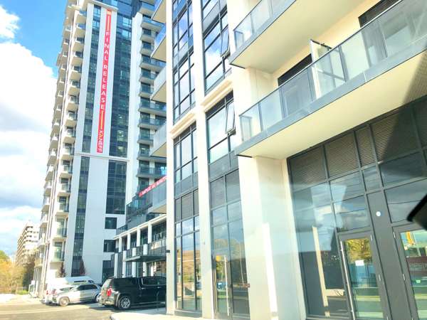 202 Burnhamthorpe RD E #1004, Mississauga, ON L5A 4L4