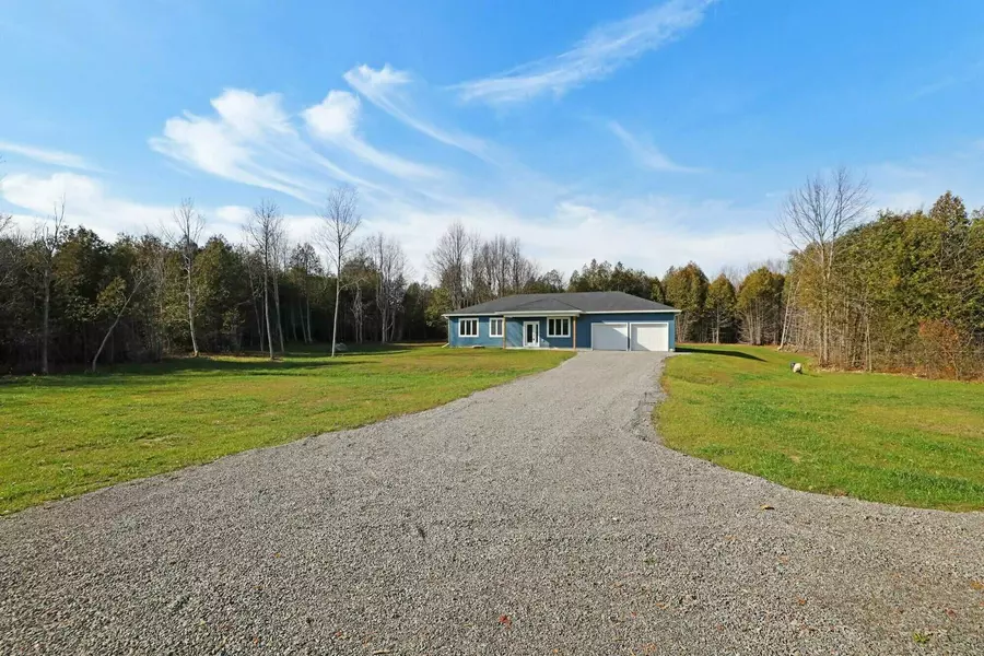 284 Kitley S Elmsley RD, Rideau Lakes, ON K0G 1L0