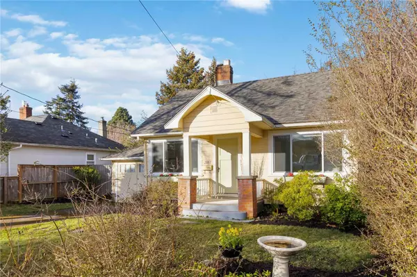 Oak Bay, BC V8R 5E8,2552 Florence St