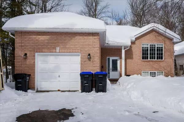 15 Lisbon CT, Wasaga Beach, ON L9Z 1L2