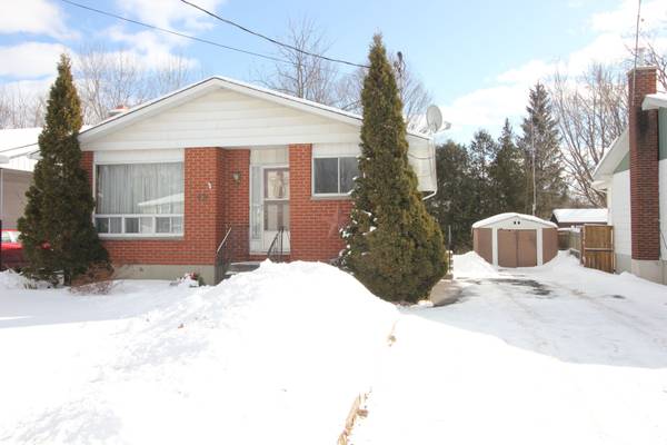 12 Haggart ST, Perth, ON K7H 2Z4