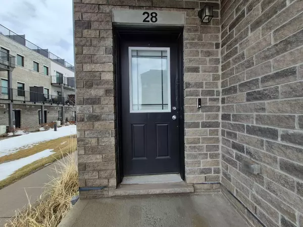 Guelph, ON N1K 0A5,107 Westra DR #28