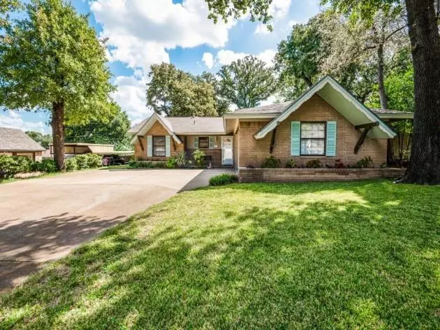 2102 Woodoak Drive, Irving, TX 75060