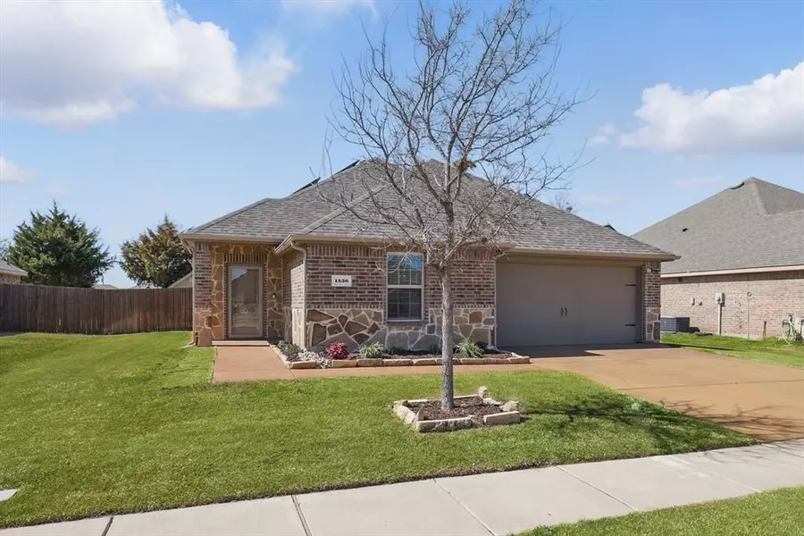 1530 Woodlake Drive, Waxahachie, TX 75165