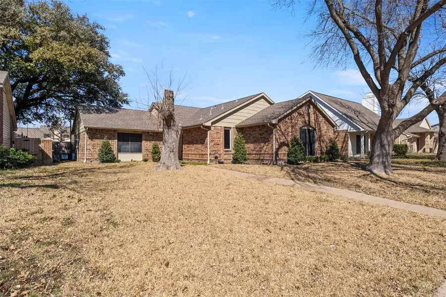 6828 Younger Drive, The Colony, TX 75056