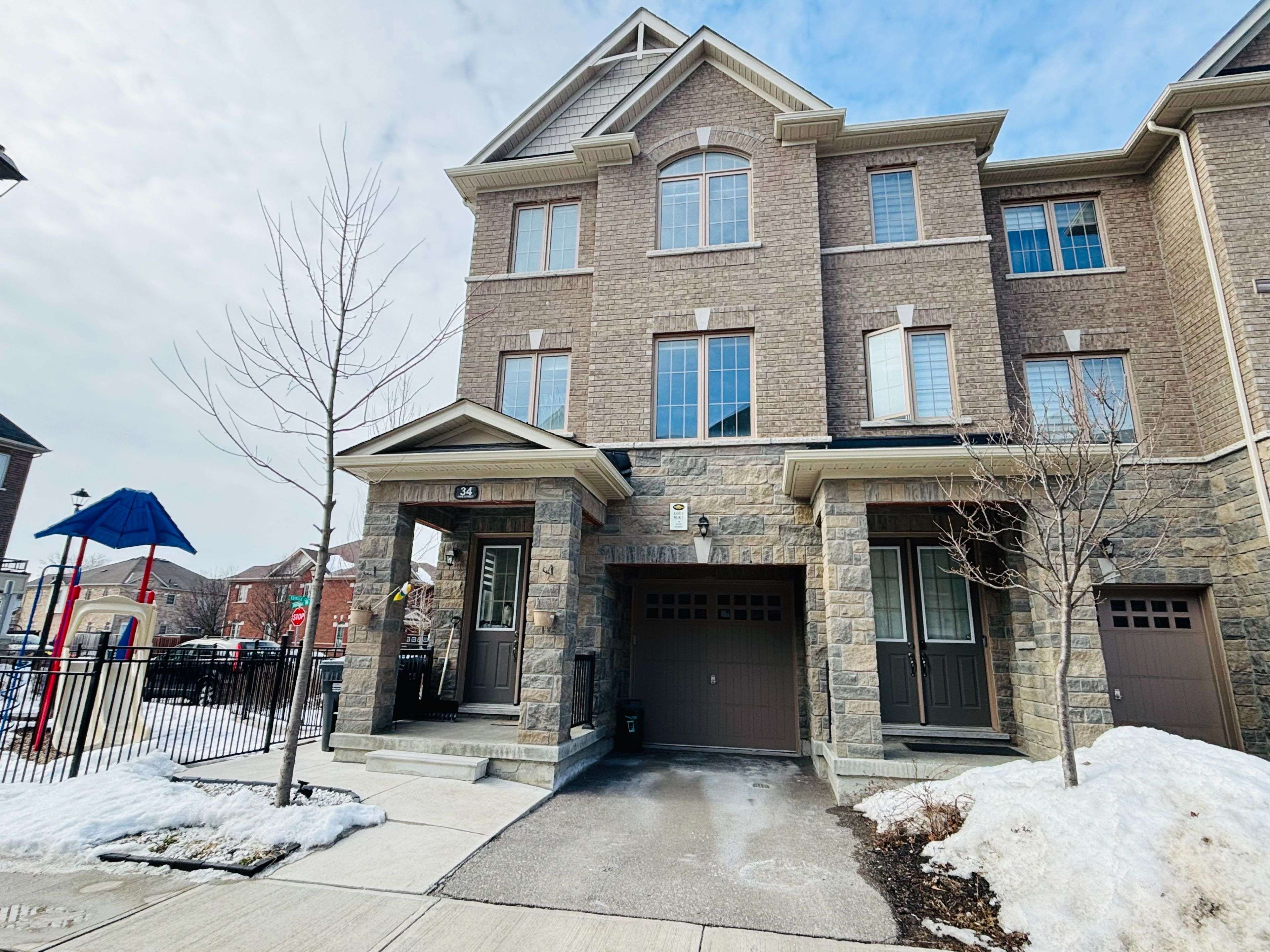 Brampton, ON L6P 4M9,34 Faye ST