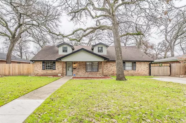 407 Little John Drive, Irving, TX 75061