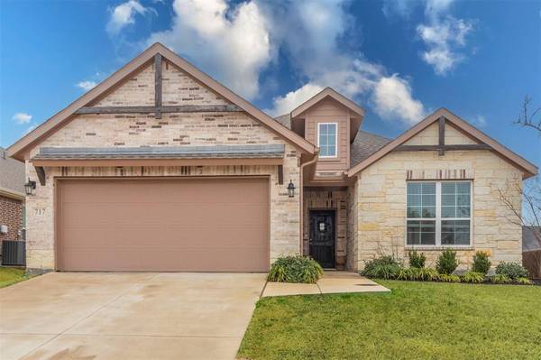 717 Woodcrest Drive, Ennis, TX 75119