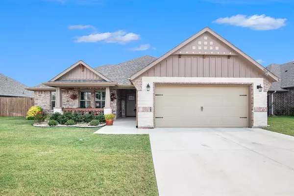 960 E 5th Street, Springtown, TX 76082