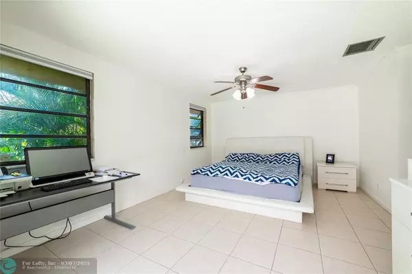 Hollywood, FL 33021,402 Saint Andrews Road  #402