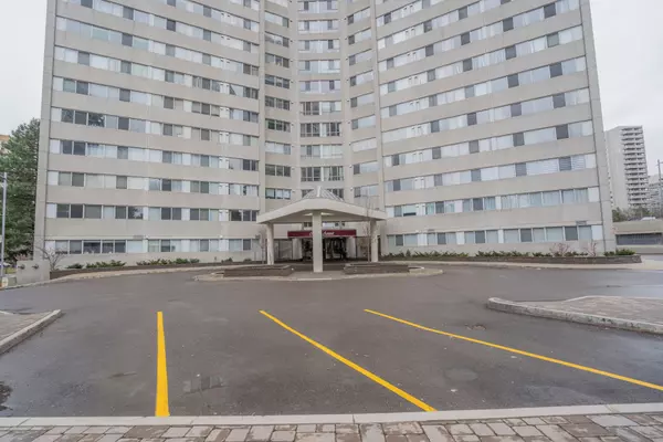 Mississauga, ON L5A 4B8,3700 Kaneff CRES #508