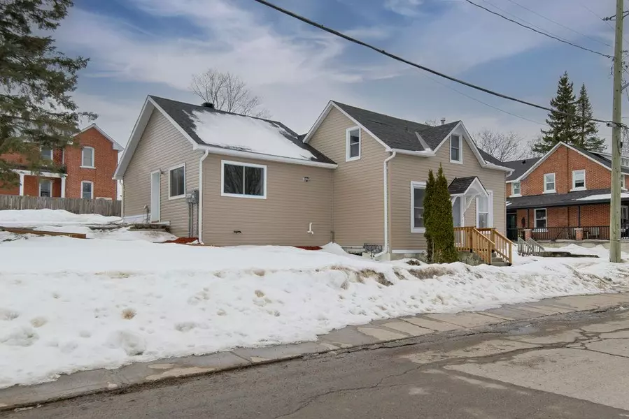 21 ELGIN ST E, Arnprior, ON K7S 1M8