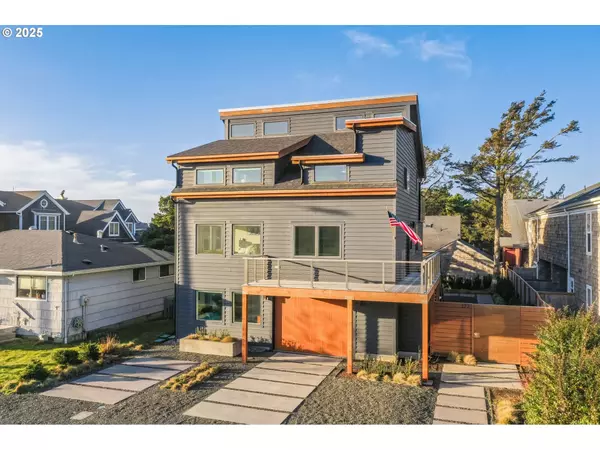 172 W HARRISON ST, Cannon Beach, OR 97110