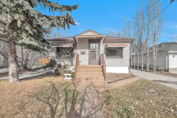 54 St Monica AVE SE, Calgary, AB T2G 3Y3