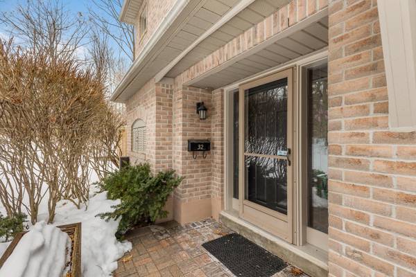 5490 Glen Erin DR #32, Mississauga, ON L5M 5R4