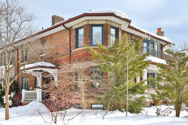 11 Indian Valley CRES, Toronto W01, ON M6R 1Y5