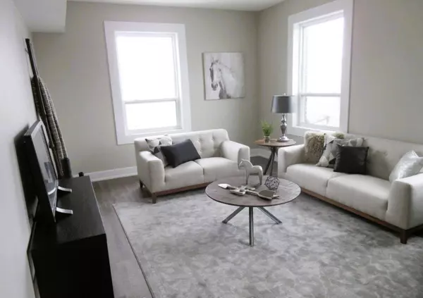 Hamilton, ON L8M 1B1,835 King ST E