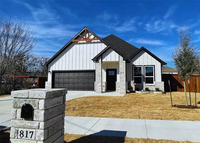 817 Johnson Street, Weatherford, TX 76086