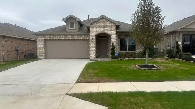 8617 BIG APPLE Drive, Fort Worth, TX 76179