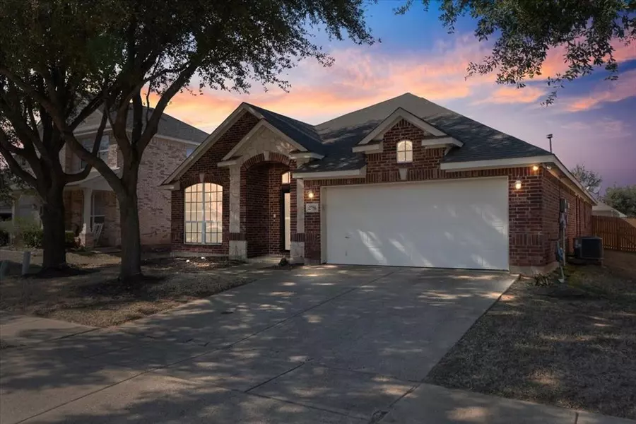 2756 Sweetbriar Lane, Grand Prairie, TX 75052