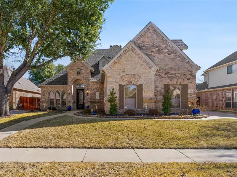 8324 Valley Oaks Drive, North Richland Hills, TX 76182