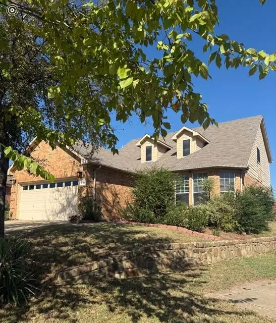 8153 Whitney Lane, Fort Worth, TX 76120