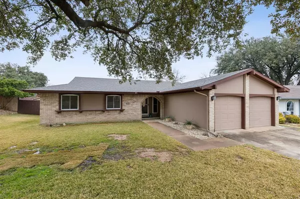 1009 Summit Circle, Carrollton, TX 75006