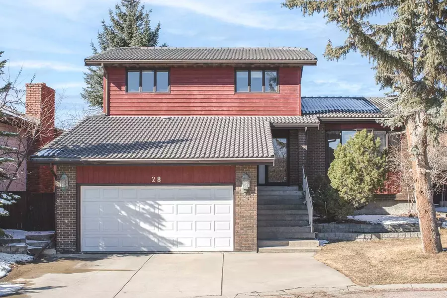 28 Edgehill Mews NW, Calgary, AB T3A 2W9