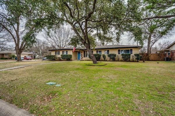 1215 Wedgewood Drive, Cleburne, TX 76033