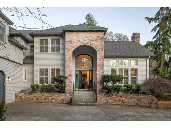 Lake Oswego, OR 97034,725 OAK MEADOW CT