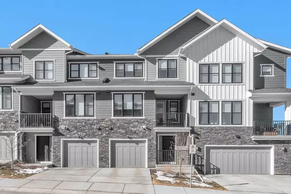 704 Crestridge Common Southwest, Calgary, AB T3B 6L6