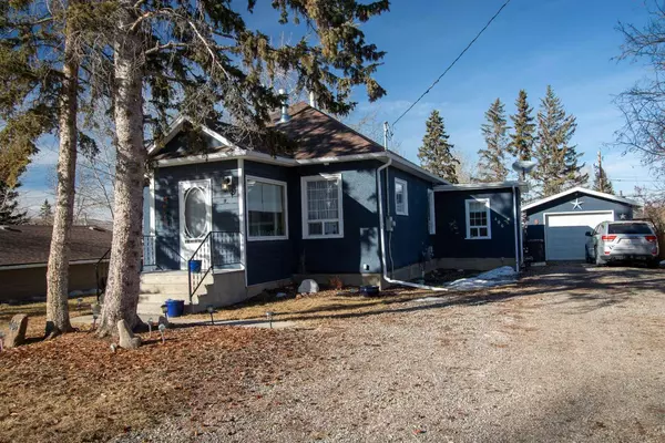 406 2 AVE, Diamond Valley, AB T0L 0H0