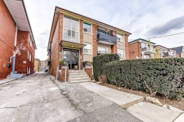 136 Portland ST, Toronto W06, ON M8Y 1B2