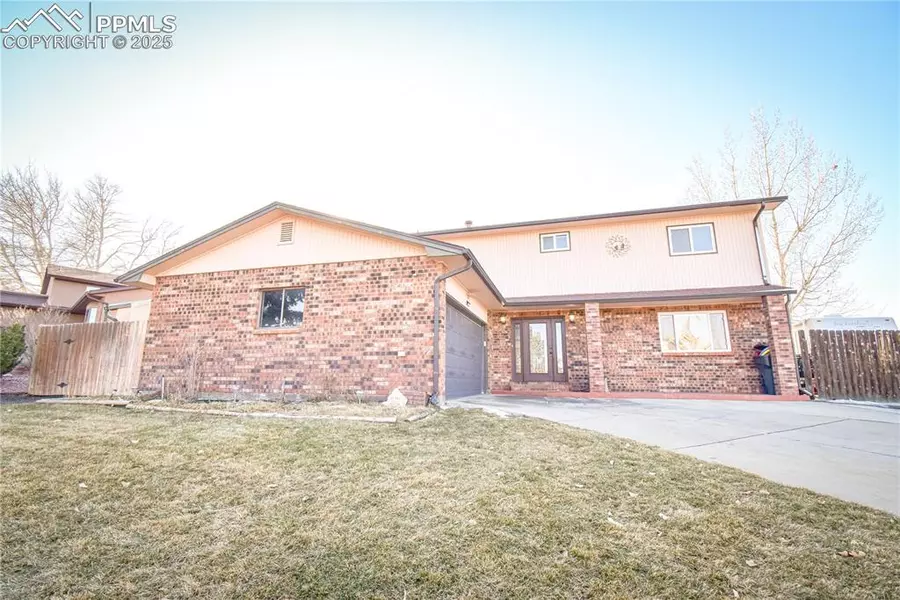 45 Verdosa DR, Pueblo, CO 81005