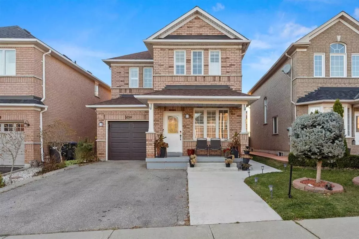 Mississauga, ON L5N 8E6,3259 Scotch Pine Gate #Main