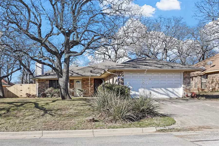 2121 Turf Club Drive, Arlington, TX 76017