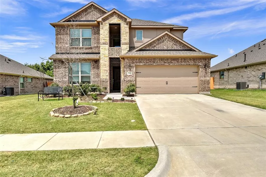 138 Creekside Drive, Sanger, TX 76266