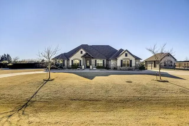 421 Holmes Avenue, Waxahachie, TX 75167