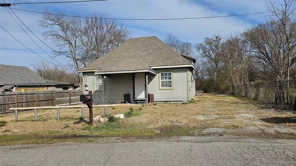 608 Oldham Street, Bonham, TX 75418