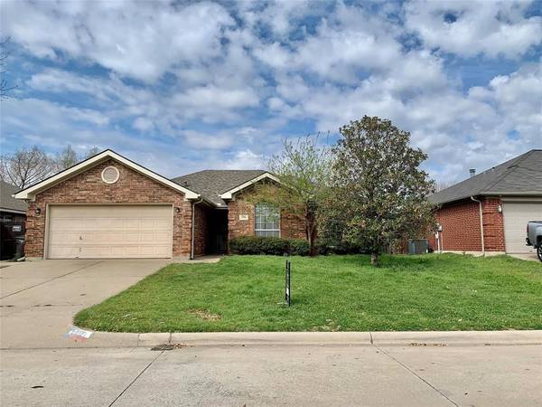 8121 Jolie Drive, Fort Worth, TX 76137