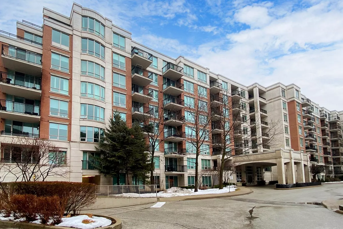 Toronto C12, ON M2P 2H2,38 William Carson CRES #206