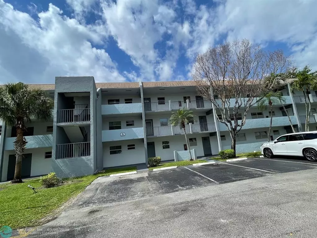 Tamarac, FL 33321,8351 Sands Point Blvd  #204