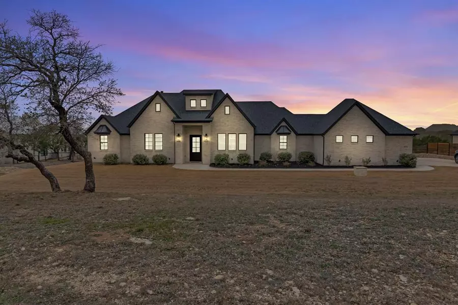 1074 Kingsley Court, Weatherford, TX 76087