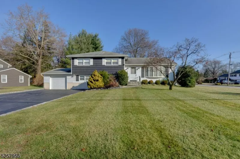 2 Ridge Rd, Pequannock Twp., NJ 07444