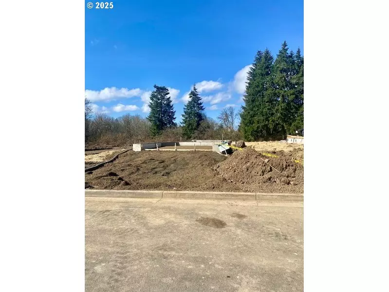 1687 N Millican Creek ST, Lafayette, OR 97127